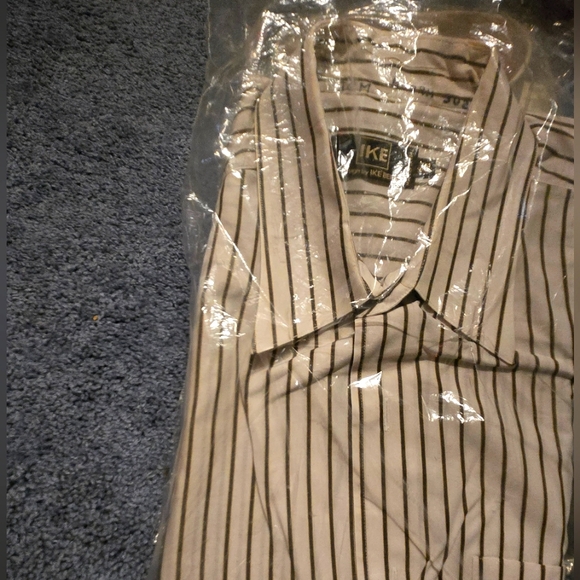 Holiday Sales! Men's designer casual & dress shirts, NWT - Picture 7 of 8